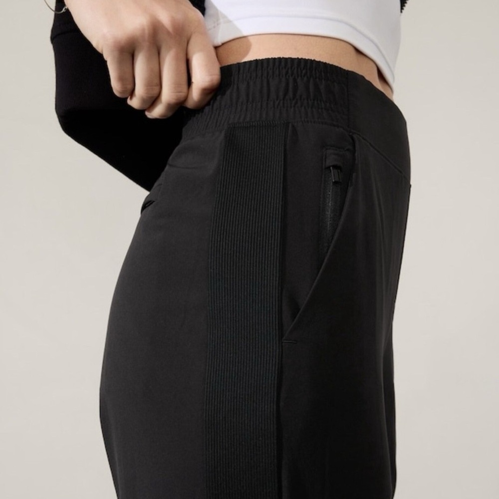 ATHLETA Brooklyn Legacy Mid Rise Jogger Black Size 14T - Picture 3 of 8